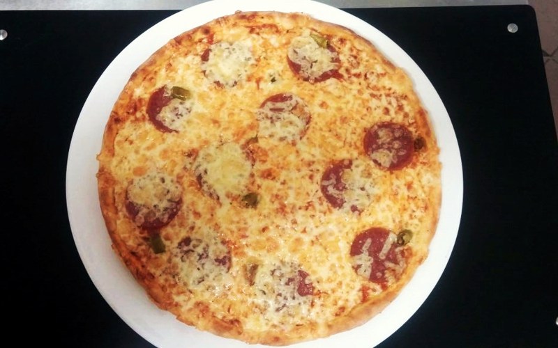 Pizza Salami 30 cm